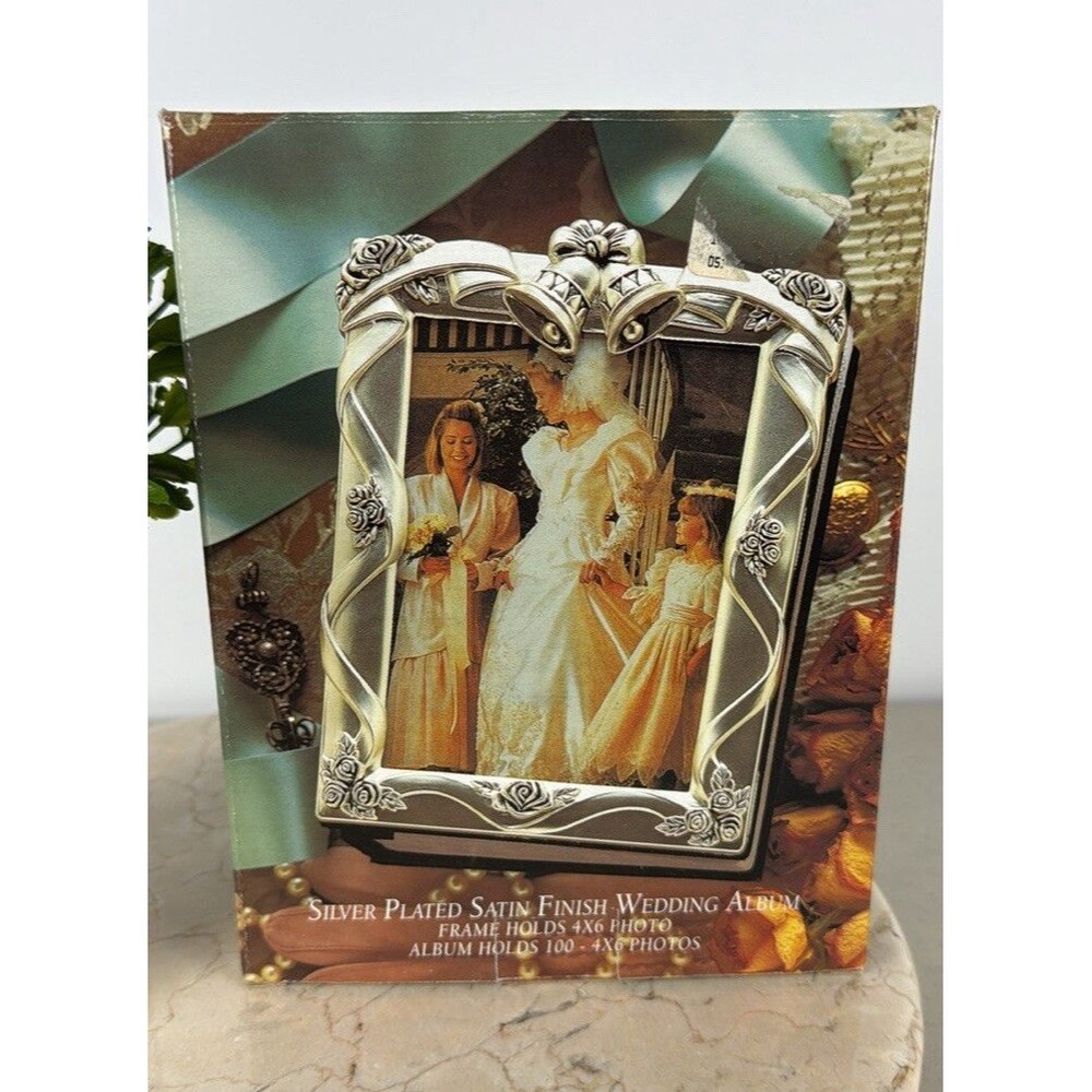 Vintage 1990’s wedding Album 4x6, new in open box